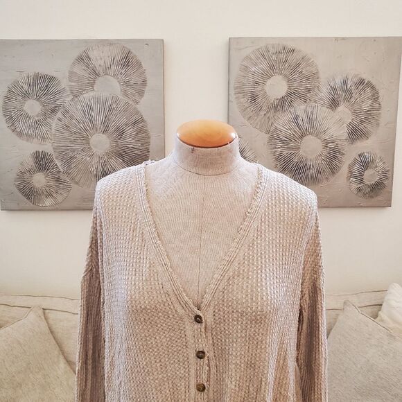 Socialite | Thermal Button Front Shirt - size Small in Oatmeal - Picture 3 of 11
